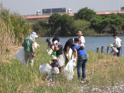2015年10月3日干潟清掃で「渡り鳥サポーターになろう！」16