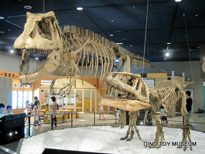 名古屋市科学館のマプサウルス親子