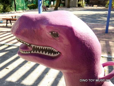砂原第一公園の恐竜スプリング遊具