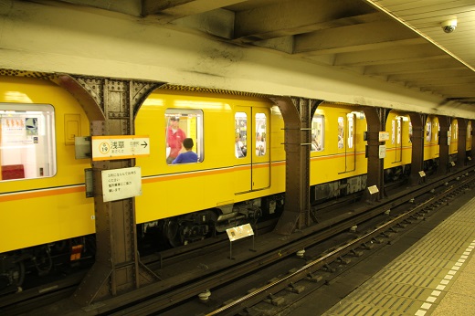 銀座線浅草駅のイエロー電車