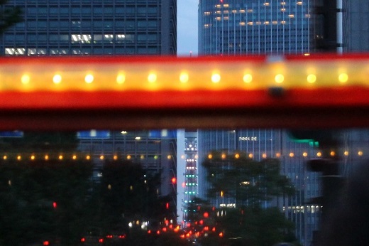 ビルの合間に見える東京タワー