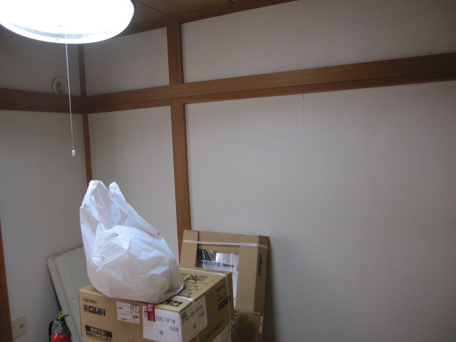 埼玉県所沢市　空き室賃貸物件原状回復２ＤＫクロス張替え　和室　作業前　１