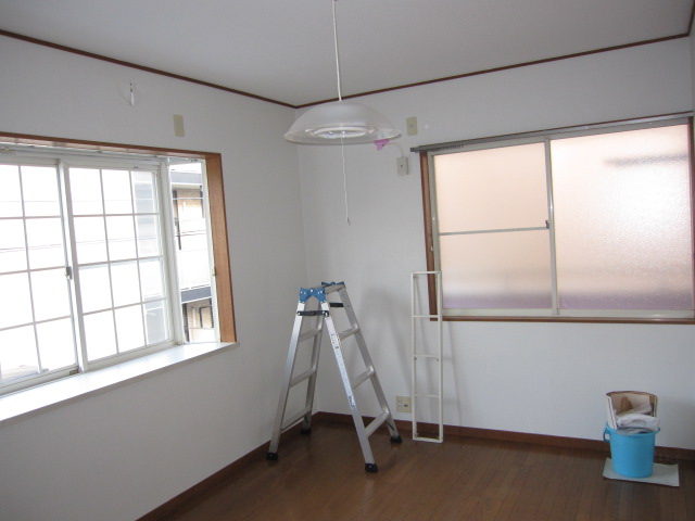 埼玉県所沢市　空き室賃貸物件原状回復２ＤＫクロス張替え　洋間　作業完了後　１