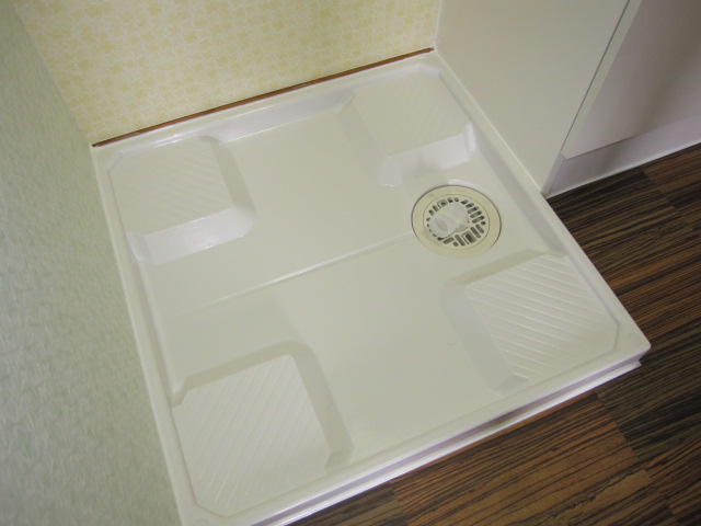 埼玉県所沢市　賃貸物件原状回復　洗面所水周りコーキング　作業完了後　３