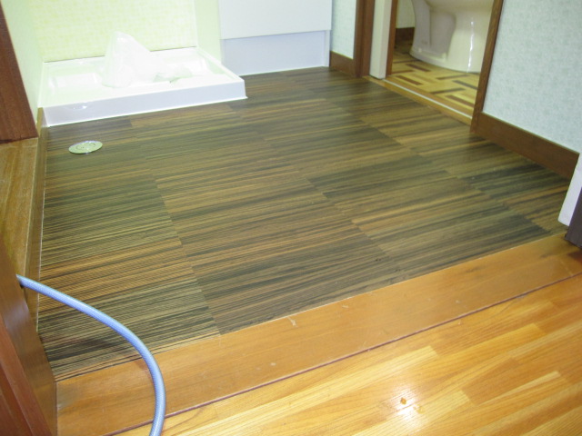 埼玉県所沢市　賃貸物件原状回復　洗面所床ＣＦクッションフロアー張替え　作業完了後　２
