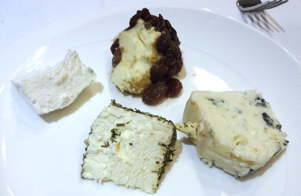 山羊や羊乳ベースのチーズ