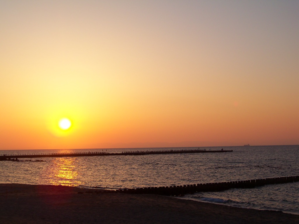 新潟西海岸の海と夕陽